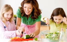 Πώς να μάθουμε στα παιδιά σωστές διατροφικές συνήθειες